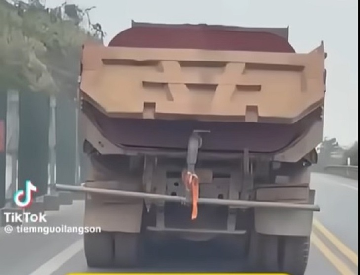 Lái xe tải đi chậm trên cao tốc Nội Bài – Lào Cai bị phạt 23 triệu đồng- Ảnh 1.