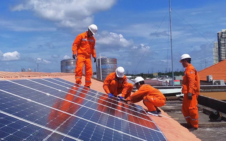 TPHCM khuyến khích phát triển điện mặt trời mái nhà, hướng tới đô thị xanh, bền vững