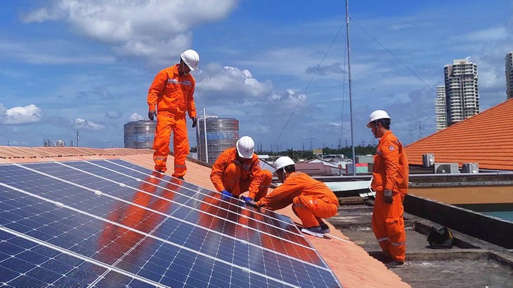 TPHCM khuyến khích phát triển điện mặt trời mái nhà, hướng tới đô thị xanh, bền vững- Ảnh 2. TPHCM khuyến khích phát triển điện mặt trời mái nhà, hướng tới đô thị xanh, bền vững- Ảnh 2.