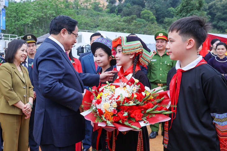 Tổng Bí thư Tô Lâm cùng lãnh đạo Đảng, Nhà nước dự lễ khởi công 121 trường nội trú liên cấp - Ảnh 3. Tổng Bí thư Tô Lâm cùng lãnh đạo Đảng, Nhà nước dự lễ khởi công 121 trường nội trú liên cấp - Ảnh 3.