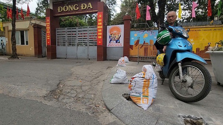 ‘Giải cứu’ vỉa hè, trả lại không gian an toàn trước cổng trường học- Ảnh 8.