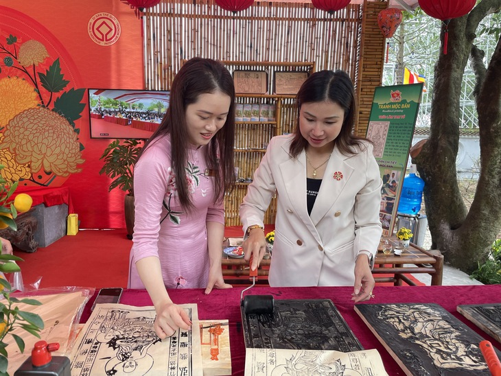 Hải Phòng đẩy mạnh kết nối di sản, thương mại và du lịch tại Lễ hội mùa Xuân Côn Sơn - Kiếp Bạc 2026- Ảnh 4. Hải Phòng đẩy mạnh kết nối di sản, thương mại và du lịch tại Lễ hội mùa Xuân Côn Sơn - Kiếp Bạc 2026- Ảnh 4.