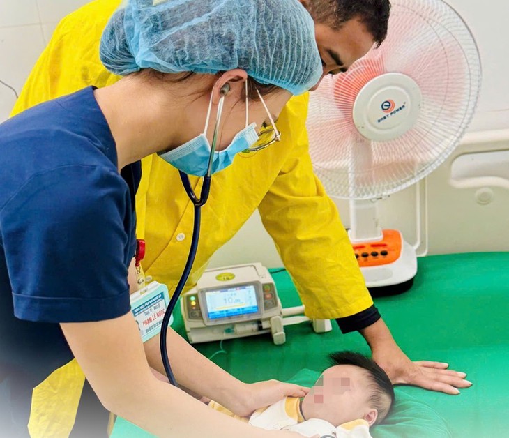 Phẫu thuật kịp thời cứu bé 4 tháng tuổi mắc tim bẩm sinh hiếm gặp- Ảnh 1.