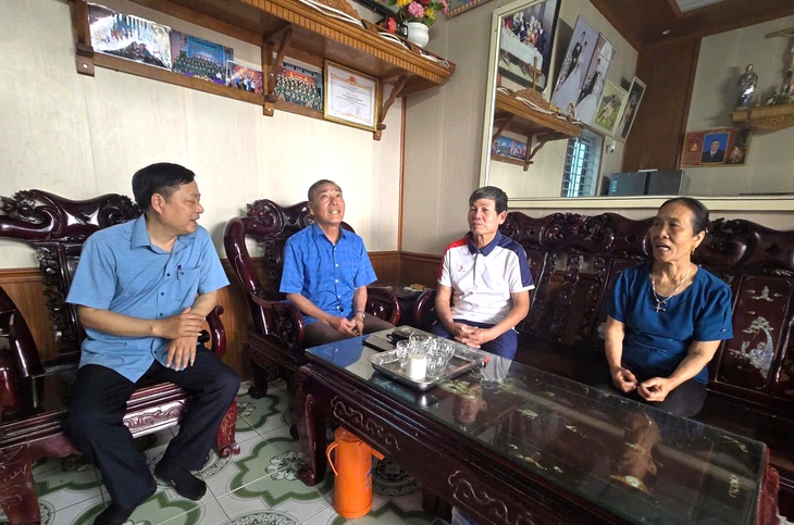 ‘Đi từng ngõ, gõ từng nhà’ để đảm bảo quyền lợi cử tri trước ngày hội lớn tại Thanh Hóa- Ảnh 3. ‘Đi từng ngõ, gõ từng nhà’ để đảm bảo quyền lợi cử tri trước ngày hội lớn tại Thanh Hóa- Ảnh 3.