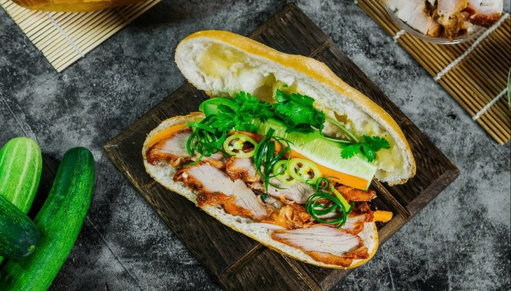 Đã có 22 người nhập viện nghi ngộ độc sau ăn bánh mì tại tiệm A.C- Ảnh 1.