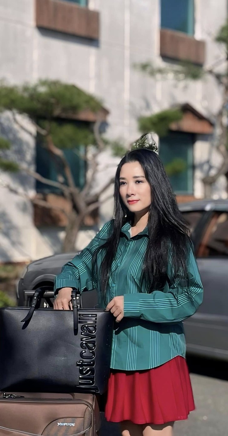 Nữ NSƯT nức tiếng trong làng sân khấu cải lương vừa đóng phim Tết cùng danh hài Xuân Hinh là ai?- Ảnh 4. Nữ NSƯT nức tiếng trong làng sân khấu cải lương vừa đóng phim Tết cùng danh hài Xuân Hinh là ai?- Ảnh 4.