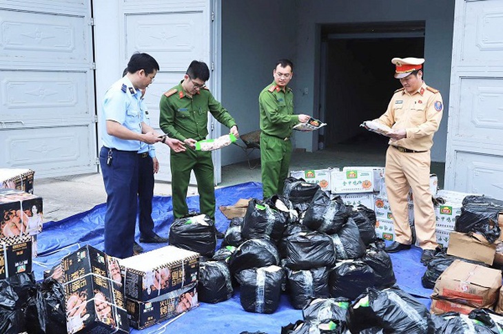 Tuyên Quang: Phát hiện hơn 2,3 tấn xúc xích không rõ nguồn gốc- Ảnh 3.