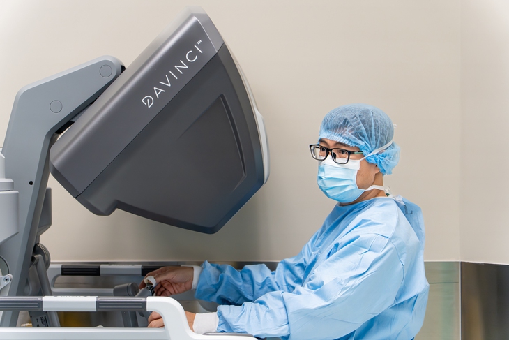Bệnh nhân 71 tuổi người Campuchia cắt u phổi bằng robot da Vinci Xi tại bệnh viện FV- Ảnh 2. Bệnh nhân 71 tuổi người Campuchia cắt u phổi bằng robot da Vinci Xi tại bệnh viện FV- Ảnh 2.