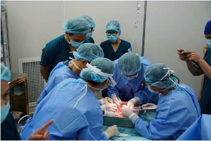 Bệnh viện Nhi đồng 1 ghép thận thành công ca đầu tiên cho bệnh nhi 14 tuổi- Ảnh 2. Bệnh viện Nhi đồng 1 ghép thận thành công ca đầu tiên cho bệnh nhi 14 tuổi- Ảnh 2.