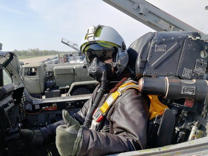 Phi công Ukraine gặp nguy vì phải lái 'máy bay bà già' ra trận- Ảnh 2.