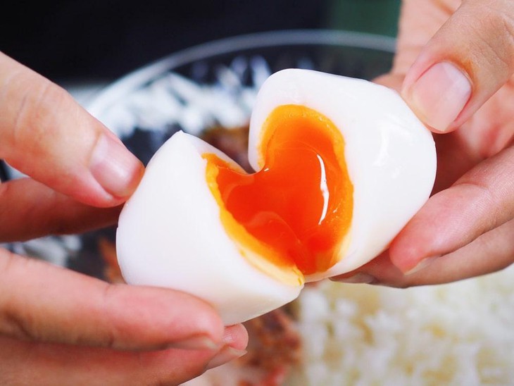 Công thức luộc trứng lòng đào thơm ngon tốt cho sức khỏe nhất- Ảnh 1.