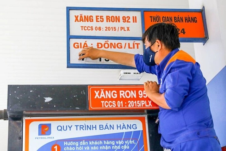 Bỏ ngưỡng 7%, giá xăng dầu tăng từ 15% trở lên sẽ điều chỉnh- Ảnh 1.