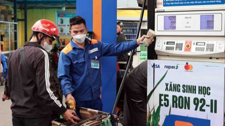 Petrolimex sẽ thay thế toàn bộ xăng khoáng bằng xăng sinh học trước thời hạn- Ảnh 1. Petrolimex sẽ thay thế toàn bộ xăng khoáng bằng xăng sinh học trước thời hạn- Ảnh 1.