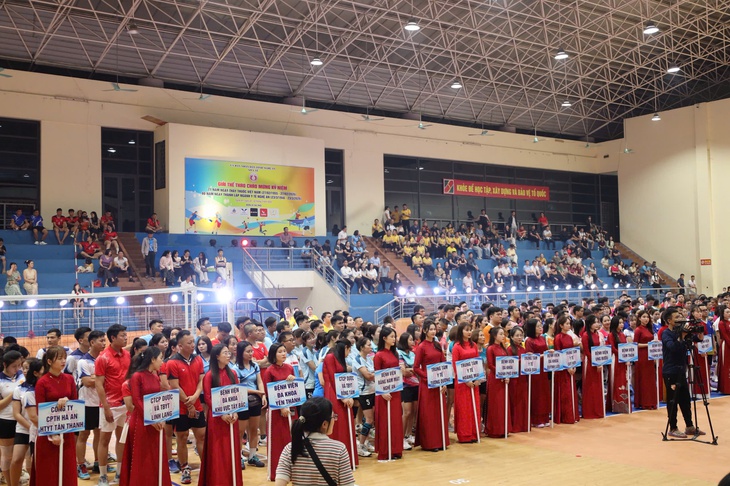 Hơn 750 cán bộ y tế Nghệ An tranh tài tại hội thao kỷ niệm 80 năm ngành- Ảnh 1. Hơn 750 cán bộ y tế Nghệ An tranh tài tại hội thao kỷ niệm 80 năm ngành- Ảnh 1.