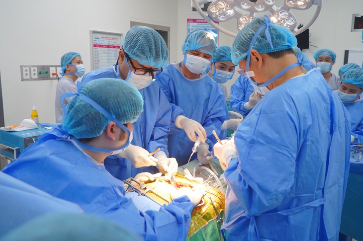 Xúc động khoảnh khắc người mẹ rơi nước mắt quyết định hiến tạng con trai chết não- Ảnh 4.