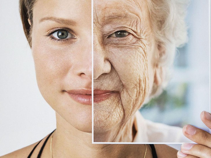 6 đặc điểm trên khuôn mặt khiến bạn trông già trước tuổi và cách khắc phục hiệu quả- Ảnh 1.