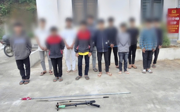 Mâu thuẫn trên mạng xã hội, hai nhóm học sinh mang hung khí đánh nhau- Ảnh 2.