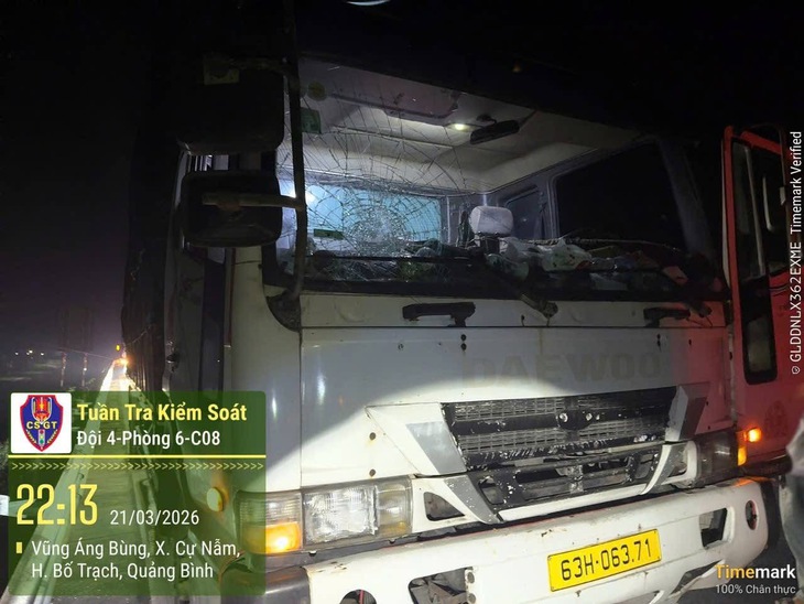Thủ phạm ném đá nhiều phương tiện đang lưu thông trên cao tốc trong đêm- Ảnh 2. Thủ phạm ném đá nhiều phương tiện đang lưu thông trên cao tốc trong đêm- Ảnh 2.