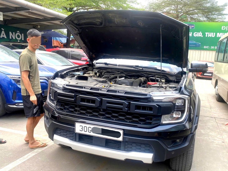 Xe bán tải đồng loạt được rao bán 'cắt lỗ', showroom dè chừng nhập hàng vì lo ế khách- Ảnh 1.