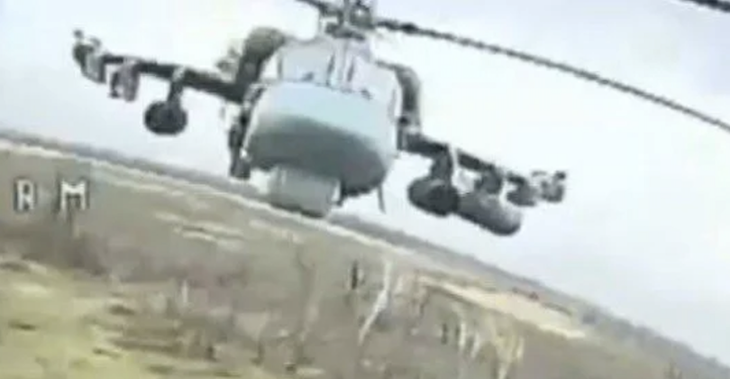 Trực thăng đắt nhất của Nga 'rực cháy' sau đòn tấn công từ UAV Ukraine- Ảnh 1.