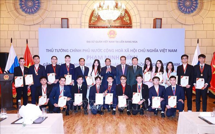 Thủ tướng Phạm Minh Chính gặp gỡ cộng đồng người Việt Nam tại LB Nga- Ảnh 7. Thủ tướng Phạm Minh Chính gặp gỡ cộng đồng người Việt Nam tại LB Nga- Ảnh 7.