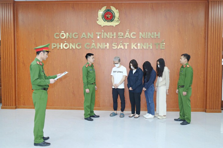 Làm giả hồ sơ mua nhà ở xã hội, 4 người bị khởi tố- Ảnh 1.