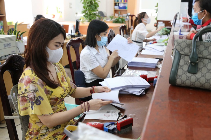 Đề xuất viên chức nghỉ thai sản, nghỉ ốm vẫn được đánh giá theo thời gian làm việc thực tế- Ảnh 1.