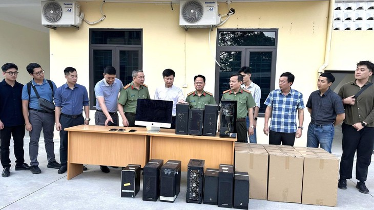 Đường dây phát tán mã độc xuyên quốc gia do nam sinh lớp 12 cầm đầu hình thành như thế nào?- Ảnh 3. Đường dây phát tán mã độc xuyên quốc gia do nam sinh lớp 12 cầm đầu hình thành như thế nào?- Ảnh 3.