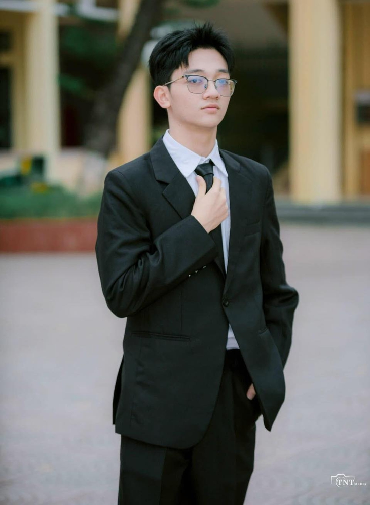 Hé lộ thành tích ấn tượng của nam sinh Hải Phòng đạt điểm cao nhất lịch sử Kỳ thi đánh giá tư duy- Ảnh 1. Hé lộ thành tích ấn tượng của nam sinh Hải Phòng đạt điểm cao nhất lịch sử Kỳ thi đánh giá tư duy- Ảnh 1.
