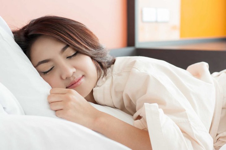 Dưỡng gan tự nhiên: Vai trò của giấc ngủ, cảm xúc và chế độ ăn uống- Ảnh 1.