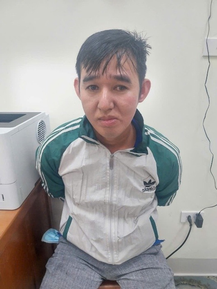 Làm quen qua Zalo rồi đưa bé gái 12 tuổi vào chòi cafe để hiếp dâm- Ảnh 1. Làm quen qua Zalo rồi đưa bé gái 12 tuổi vào chòi cafe để hiếp dâm- Ảnh 1.
