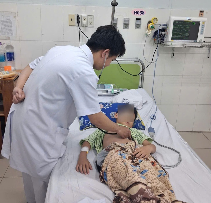 Cứu sống ngoạn mục cháu bé ở Khánh Hòa bị viêm cơ tim tối cấp- Ảnh 1. Cứu sống ngoạn mục cháu bé ở Khánh Hòa bị viêm cơ tim tối cấp- Ảnh 1.