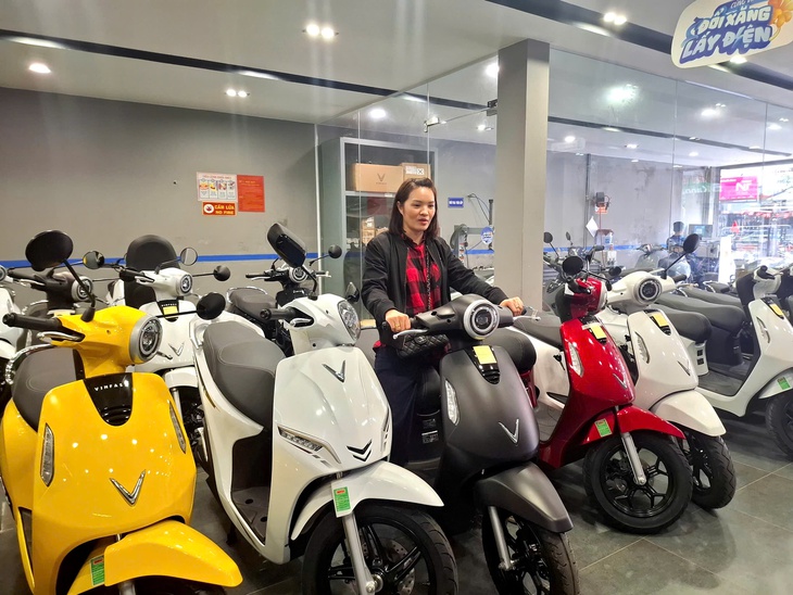 Thị trường xe điện ở Hà Nội nhộn nhịp, khách phải 'cọc', chờ nhiều tuần- Ảnh 2.