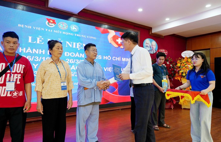 Những người gieo hi vọng, giúp hành trình điều trị trở nên ấm áp, nhân văn hơn- Ảnh 3. Những người gieo hi vọng, giúp hành trình điều trị trở nên ấm áp, nhân văn hơn- Ảnh 3.