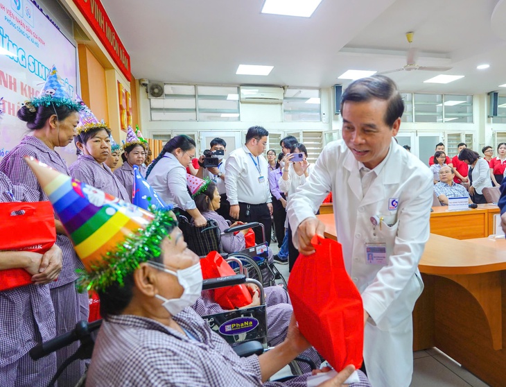 'Liều thuốc tinh thần' từ công tác xã hội trong bệnh viện- Ảnh 1.