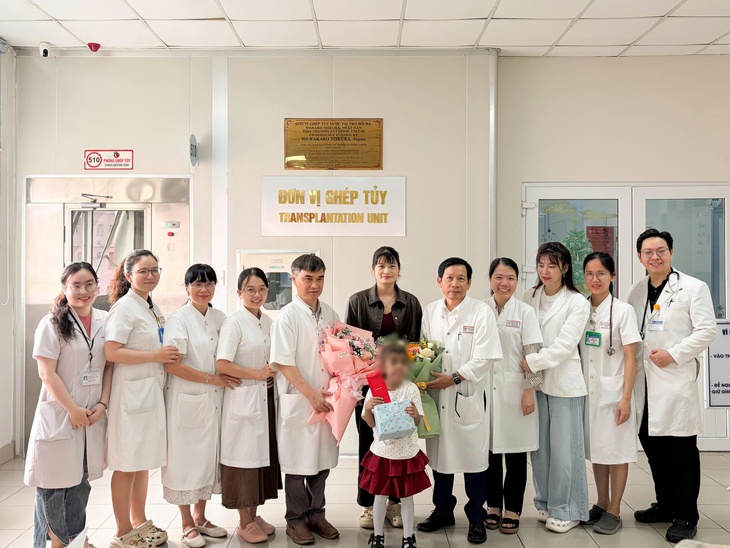 Cứu sống bệnh nhi 7 tuổi nhờ ghép tế bào gốc từ chị ruột- Ảnh 2.