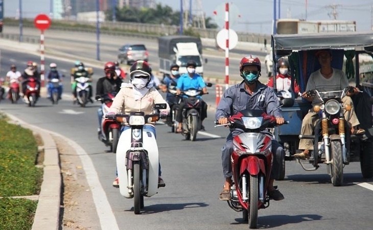 Nam Bộ nắng nóng đỉnh điểm kéo dài- Ảnh 1. Nam Bộ nắng nóng đỉnh điểm kéo dài- Ảnh 1.