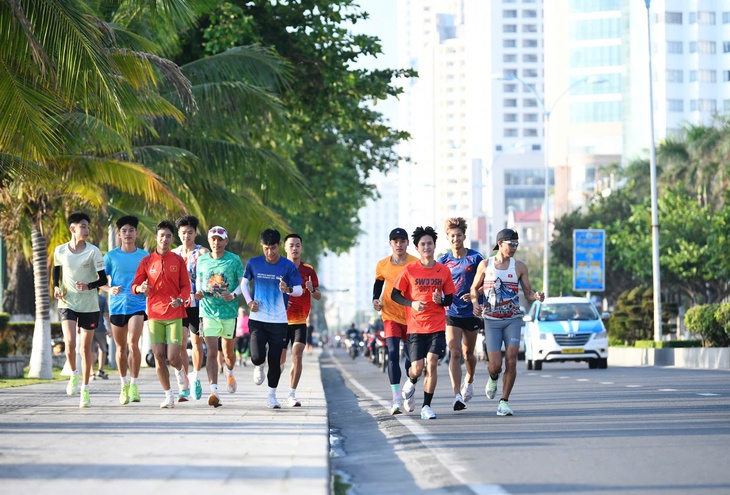 Hơn 12.000 vận động viên tham dự Giải Vô địch quốc gia Marathon - Báo Tiền Phong- Ảnh 2.