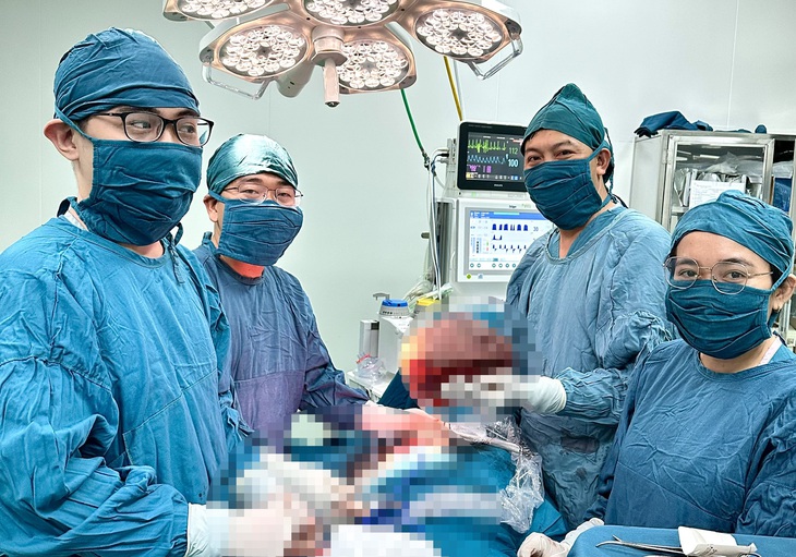 Bệnh viện tuyến tỉnh phẫu thuật thành công ca u vú hiếm gặp, kích thước 'khủng'- Ảnh 1.