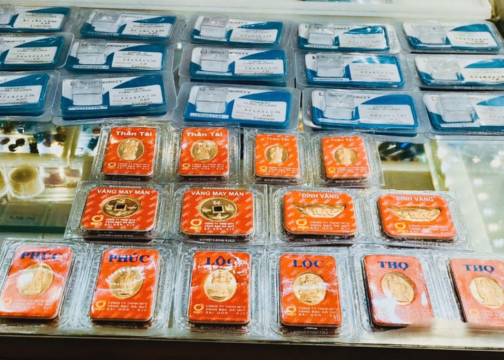 Vàng miếng SJC tiếp tục giảm 1,6 triệu đồng/lượng theo đà thế giới- Ảnh 1.