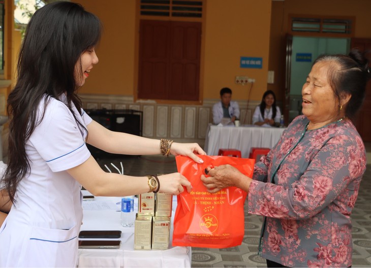 Tiếp cận y tế chuyên sâu ngay tại cơ sở: Hơn 400 người dân được sàng lọc ung thư
- Ảnh 4.