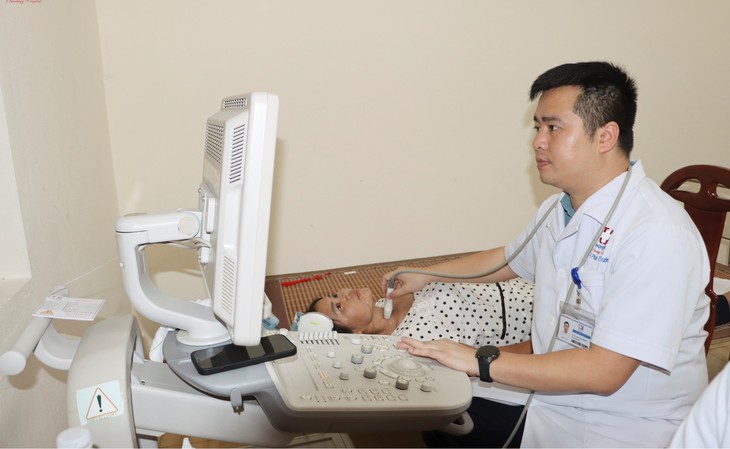 Tiếp cận y tế chuyên sâu ngay tại cơ sở: Hơn 400 người dân được sàng lọc ung thư
- Ảnh 2.