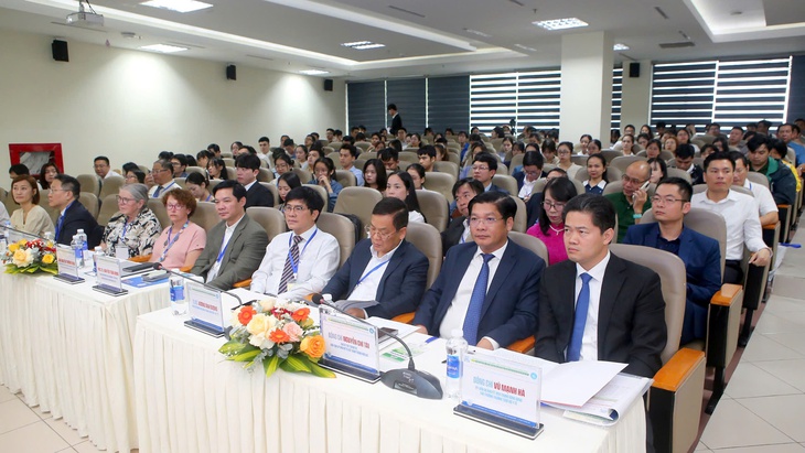 Đổi mới tư duy, phương thức quản lý và tổ chức thực hiện, nâng cao chất lượng chăm sóc sức khỏe nhân dân- Ảnh 1.