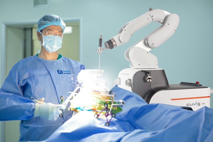 Việt Nam lần đầu có Robot AI thay khớp thế hệ mới, tăng cao hiệu quả và an toàn- Ảnh 1. Việt Nam lần đầu có Robot AI thay khớp thế hệ mới, tăng cao hiệu quả và an toàn- Ảnh 1.