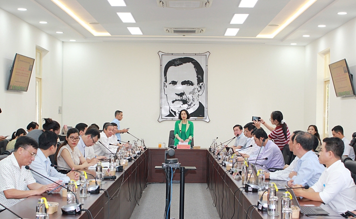 Bệnh tay chân miệng ở phía Nam vào chu kỳ tăng: EV71 chiếm ưu thế, cảnh báo nguy cơ ca nặng gia tăng- Ảnh 2. Bệnh tay chân miệng ở phía Nam vào chu kỳ tăng: EV71 chiếm ưu thế, cảnh báo nguy cơ ca nặng gia tăng- Ảnh 2.