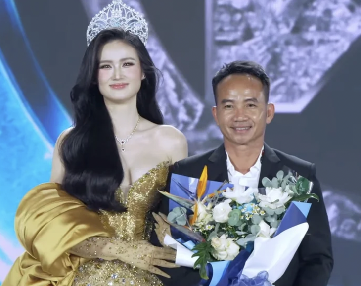 Bố đẻ Hoa hậu Ý Nhi gây chú ý- Ảnh 1. Bố đẻ Hoa hậu Ý Nhi gây chú ý- Ảnh 1.