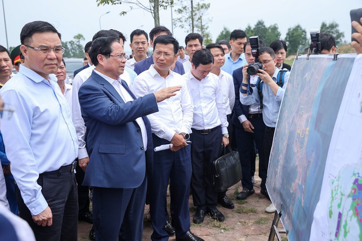 Thủ tướng: Đẩy nhanh giải phóng mặt bằng nơi dự kiến xây dựng kho dự trữ xăng dầu tại Nghi Sơn, Thanh Hóa- Ảnh 1. Thủ tướng: Đẩy nhanh giải phóng mặt bằng nơi dự kiến xây dựng kho dự trữ xăng dầu tại Nghi Sơn, Thanh Hóa- Ảnh 1.