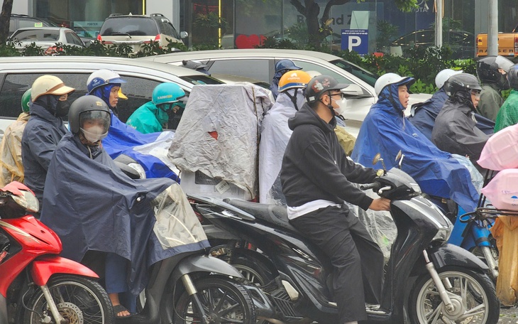 Vì sao hàng loạt tỉnh thành mưa dông kèm sấm sét sáng nay?