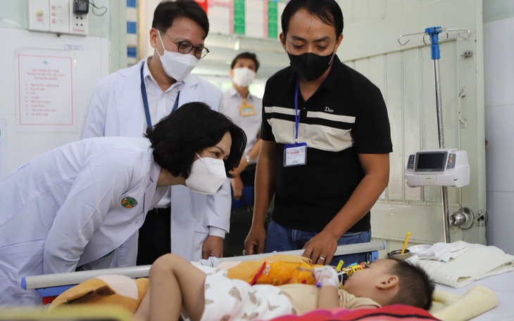 Thứ trưởng Nguyễn Thị Liên Hương: Tăng cường phòng chống tay chân miệng, chủ động ứng phó nguy cơ ‘dịch chồng dịch’
