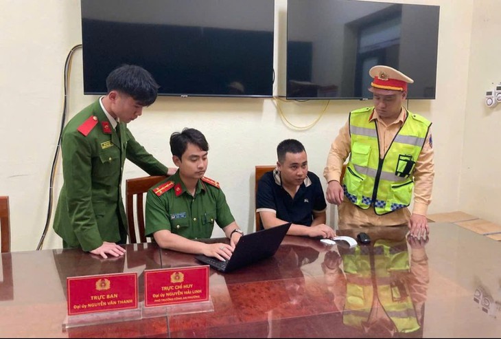 Tài xế xe tải “thông chốt” kiểm tra nồng độ cồn, va chạm xe CSGT tại Quảng Ninh- Ảnh 1.